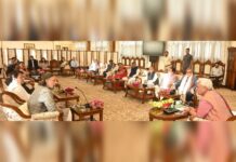 Parliamentary Panel Led by Shashi Tharoor Meets LG Manoj Sinha in Srinagar